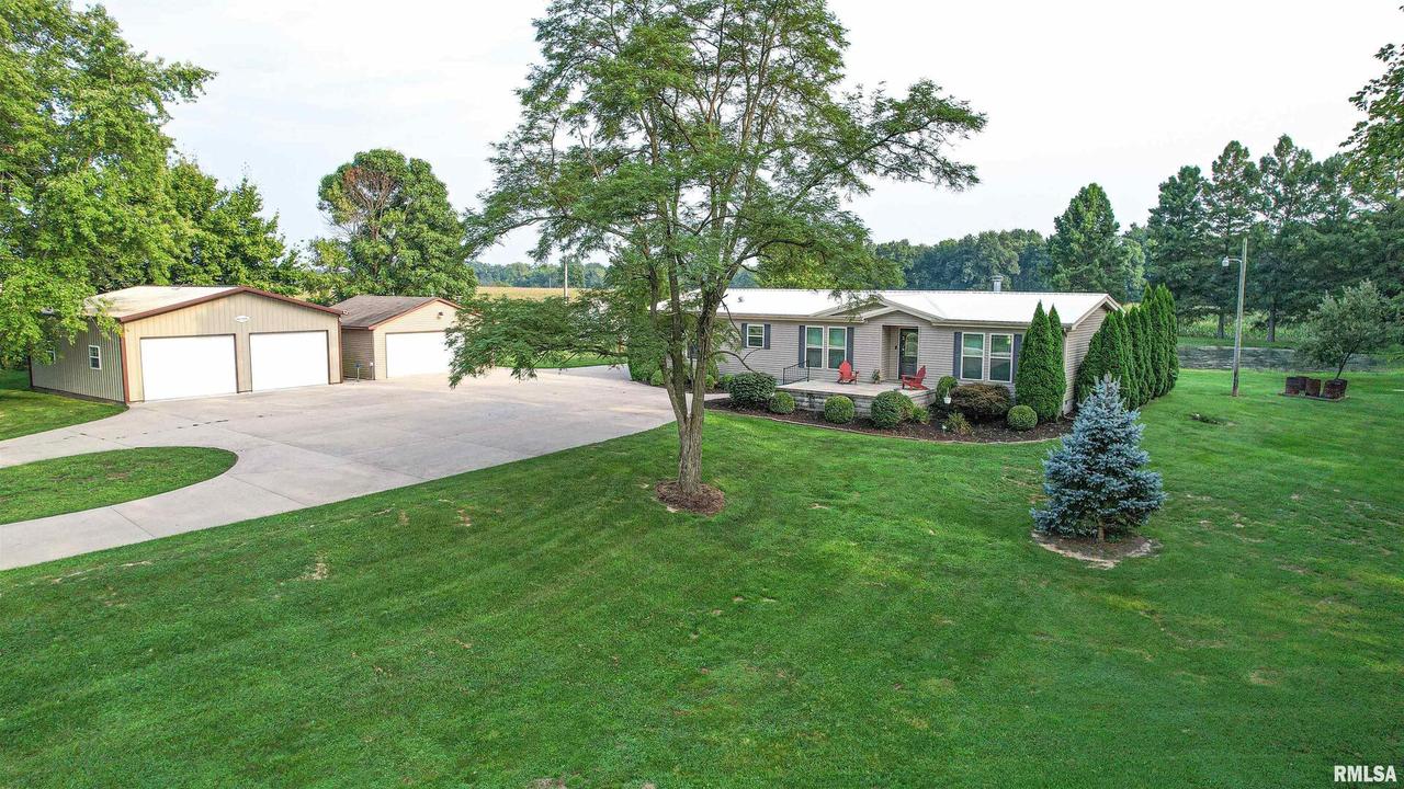 274 Gravel Ln., Louisville, IL 62858