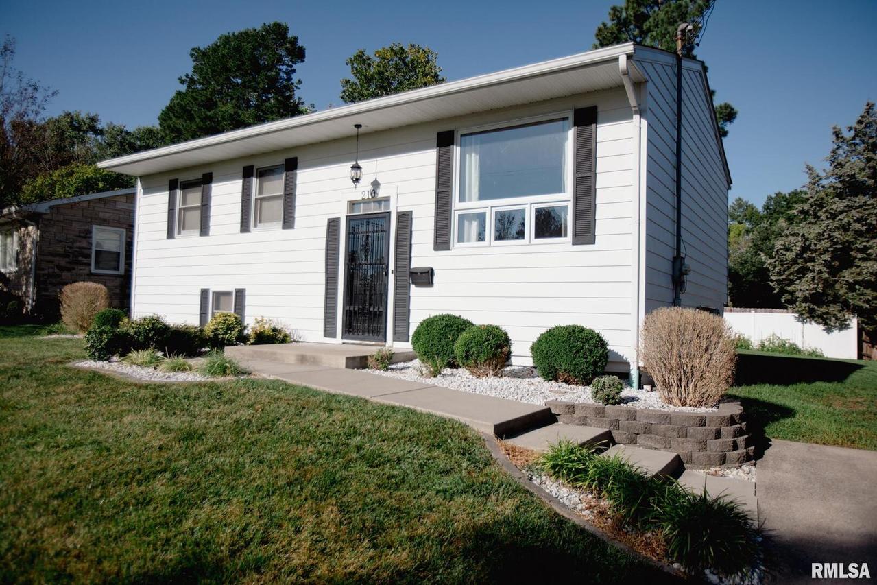 210 Peach Dr., Anna, IL 62906