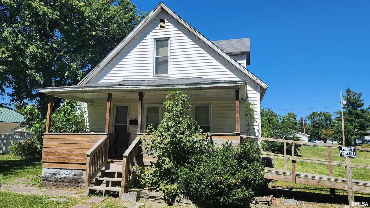 1212 E 3rd St., Centralia, IL 62801