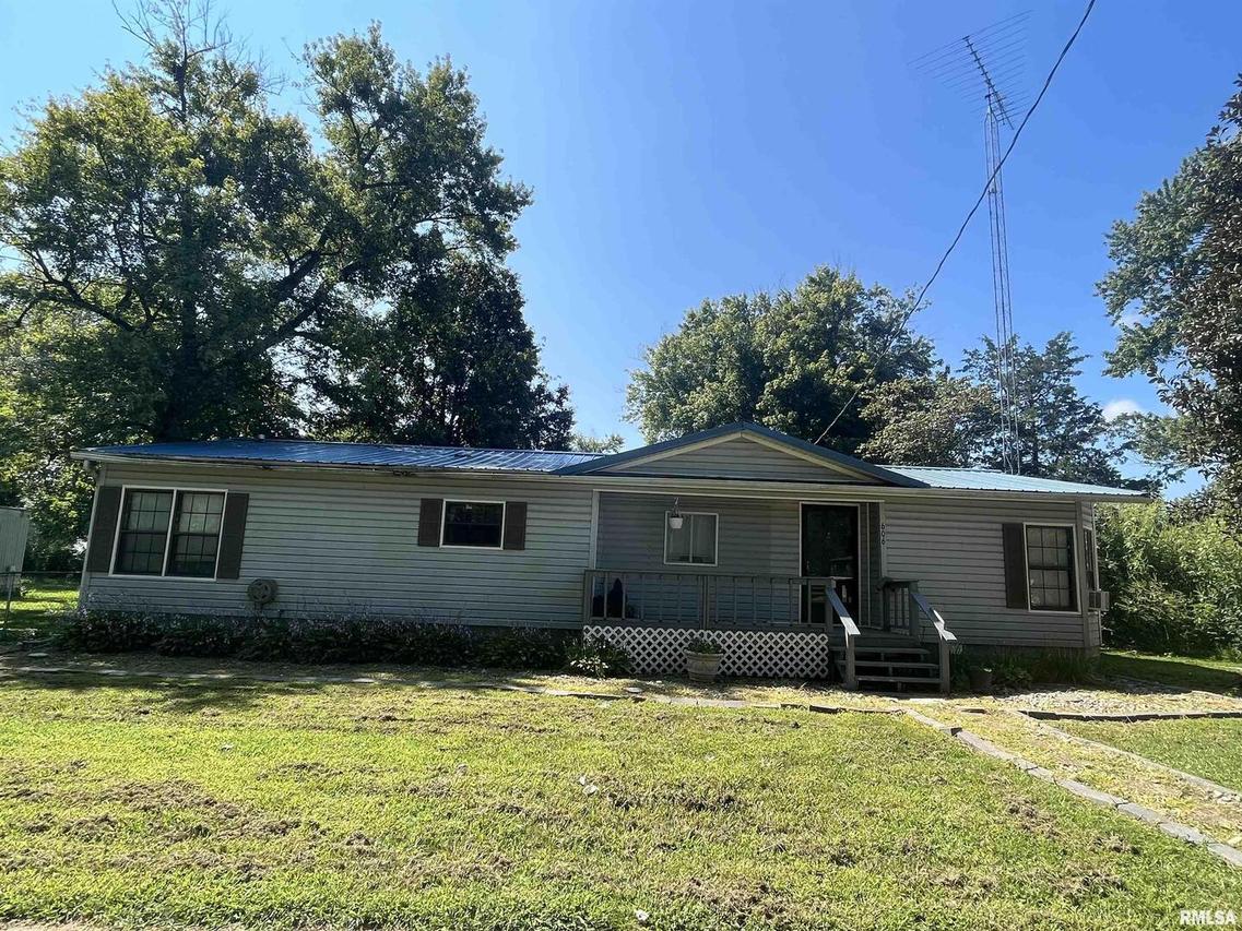 606 E Camp St., Iuka, IL 62849