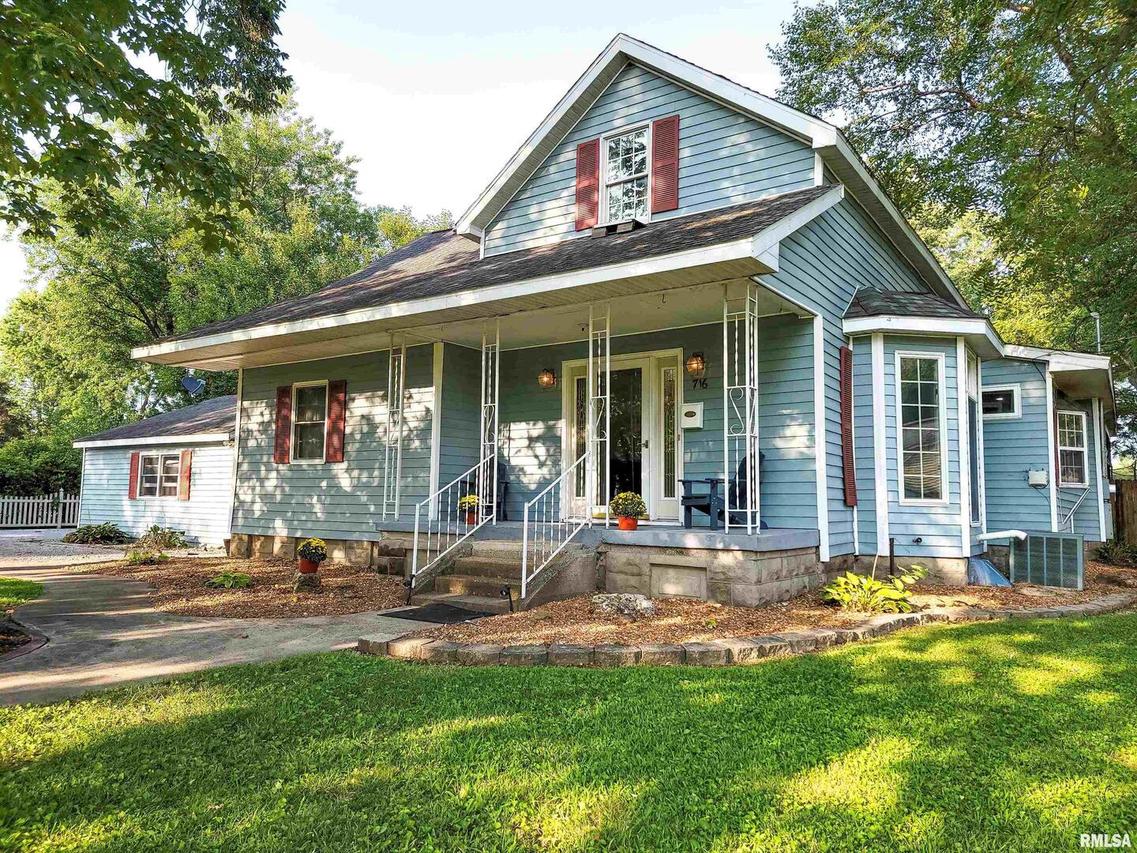 716 N Sycamore St., Flora, IL 62839
