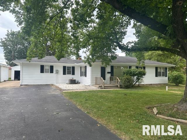 308 S East St., Pinckneyville, IL 62274