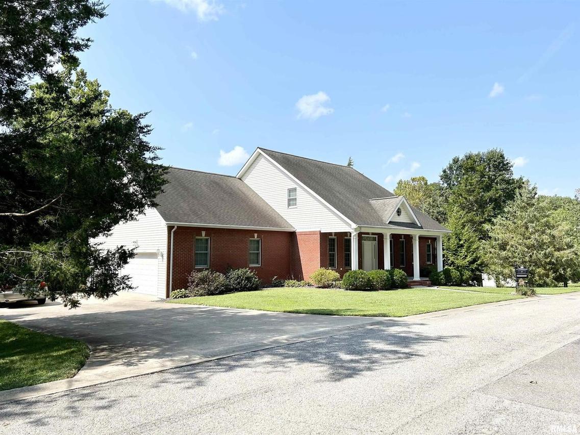 1165 Grand Oak Dr., Carbondale, IL 62901