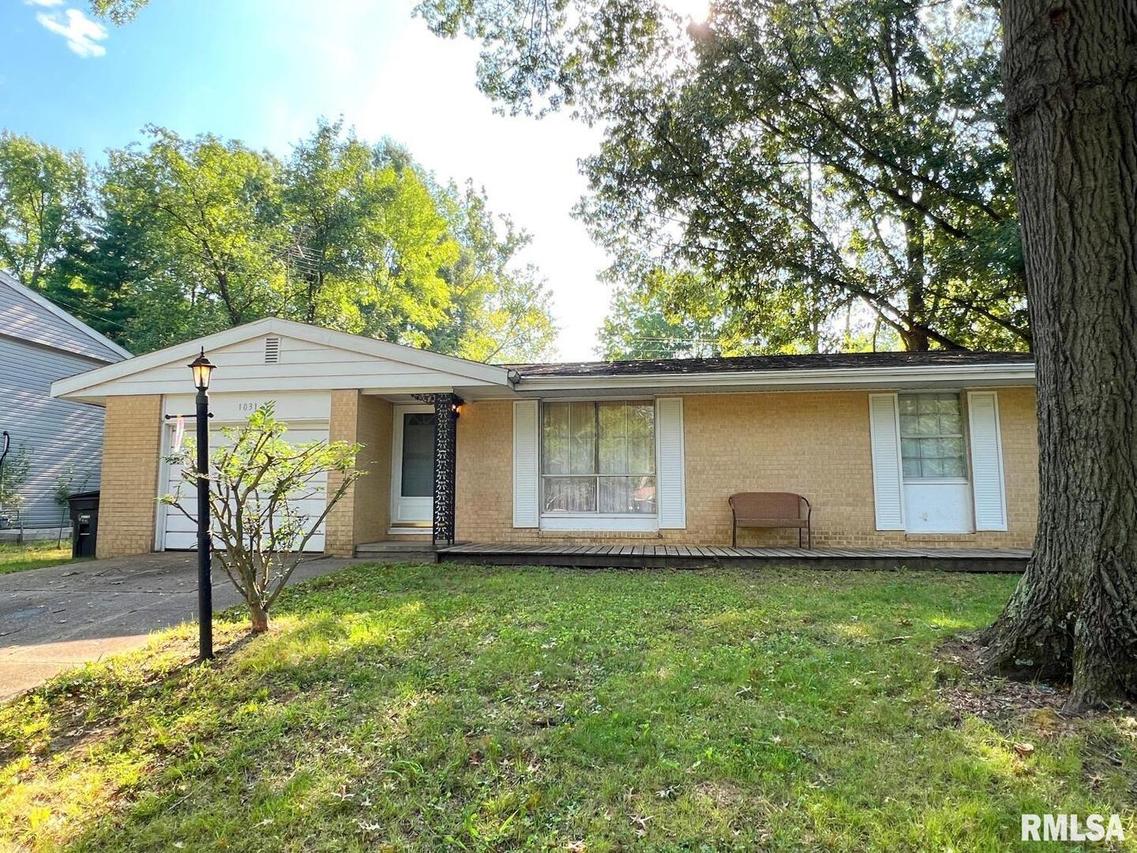 1031 W Laurel St., Carbondale, IL 62901