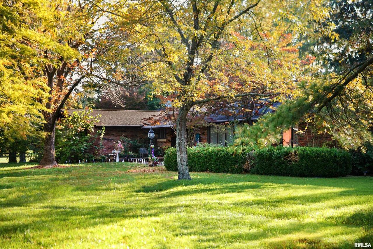 13 Pinewood Dr., Carbondale, IL 62901