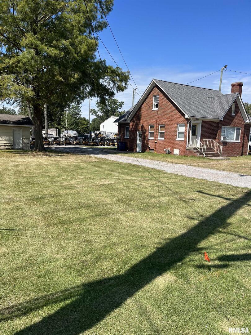 1411 N Main St., Benton, IL 62812