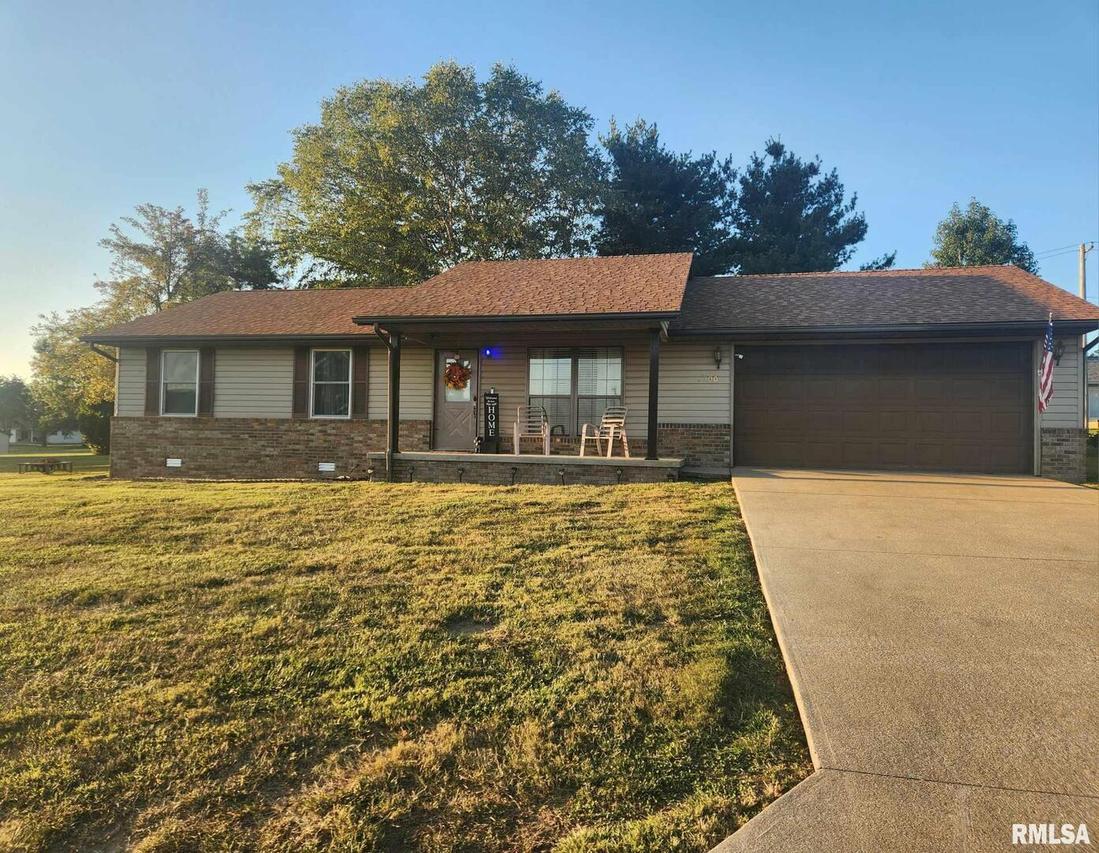 300 Memory Ln., Mcleansboro, IL 62859