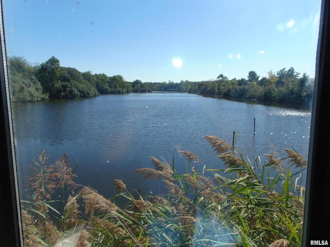 000 Coffer Rd., Elkville, IL 62932