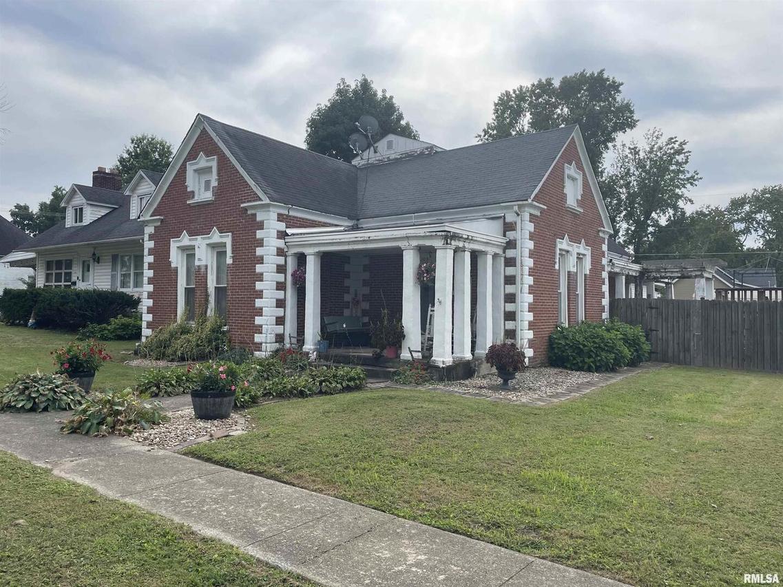 109 S 9th St., Herrin, IL 62948