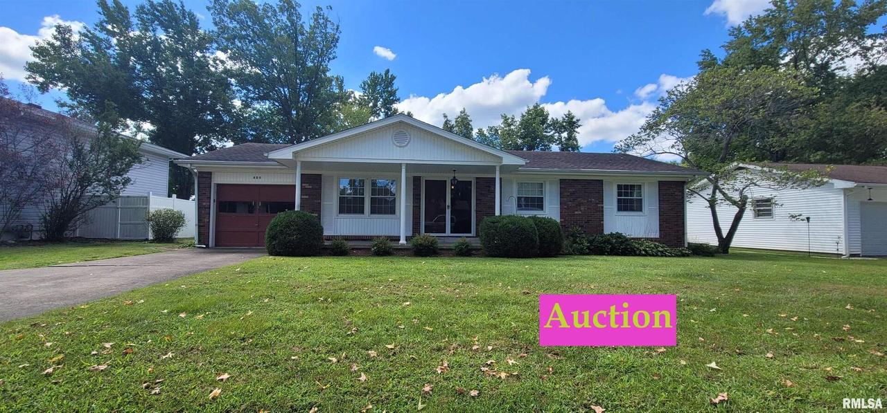 405 Lakeshore Dr., Carterville, IL 62918