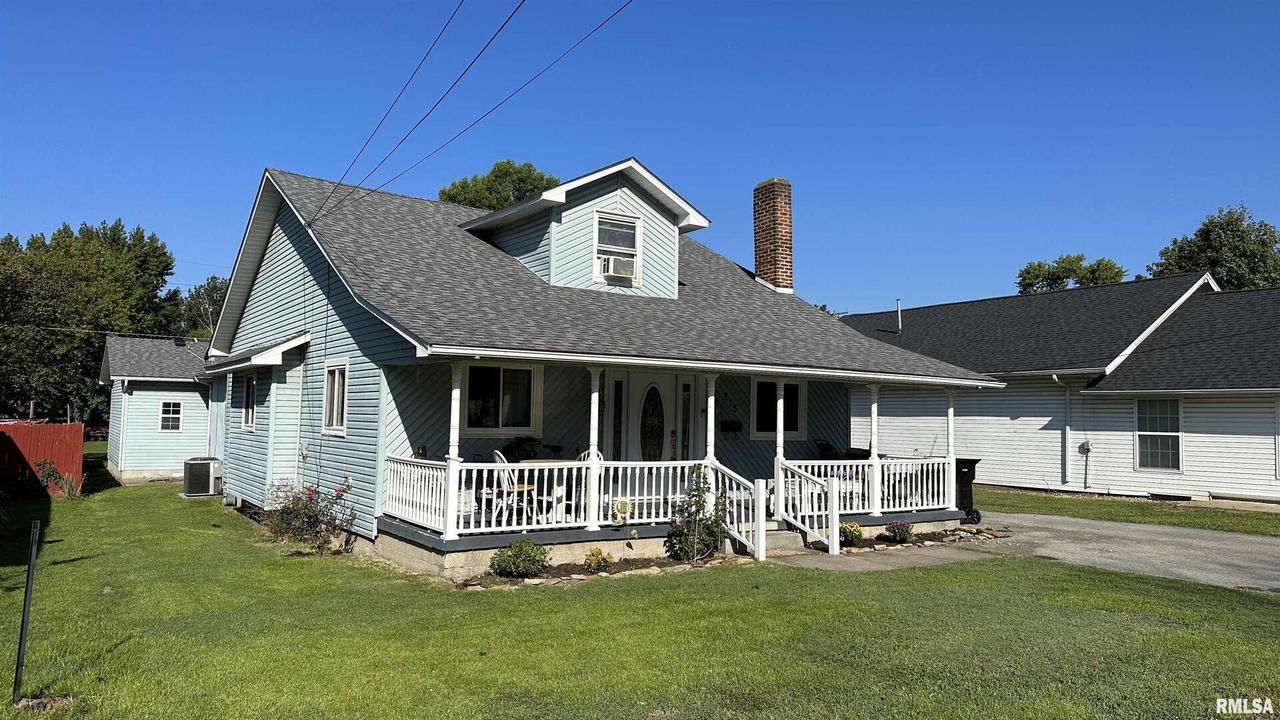 215 Washington Blvd., West Frankfort, IL 62896