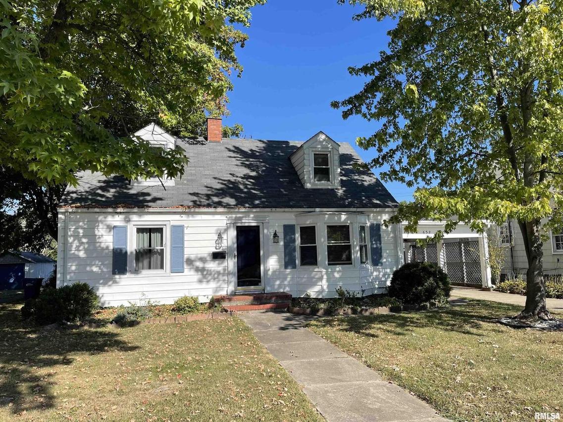 638 W Oak St., Carmi, IL 62821