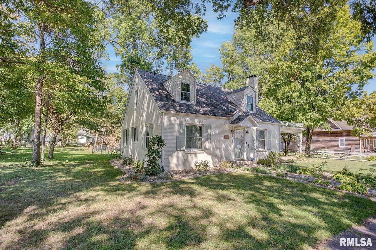 300 W Warmouth St., Salem, IL 62881