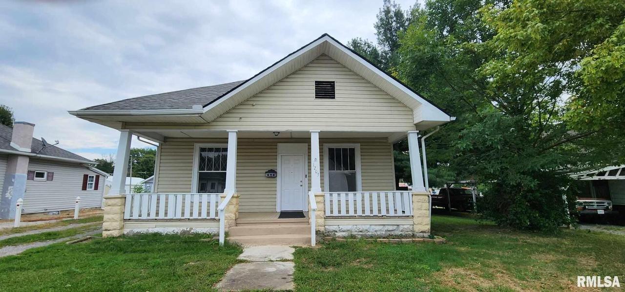 1203 Burgess Ave., Johnston City, IL 62951