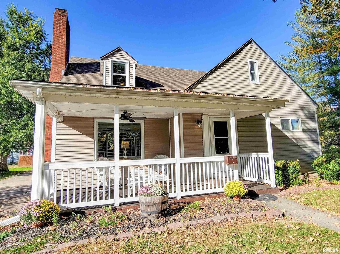 327 E 7th St., Flora, IL 62839