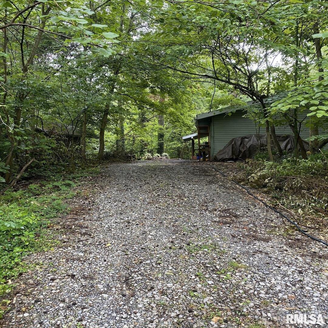 3952 Devils Fork Rd., Carbondale, IL 62902