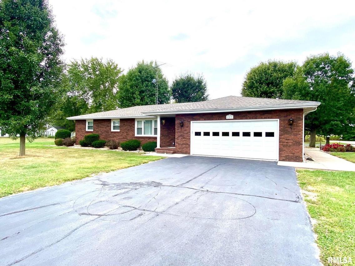203 N Oak St., Ina, IL 62846