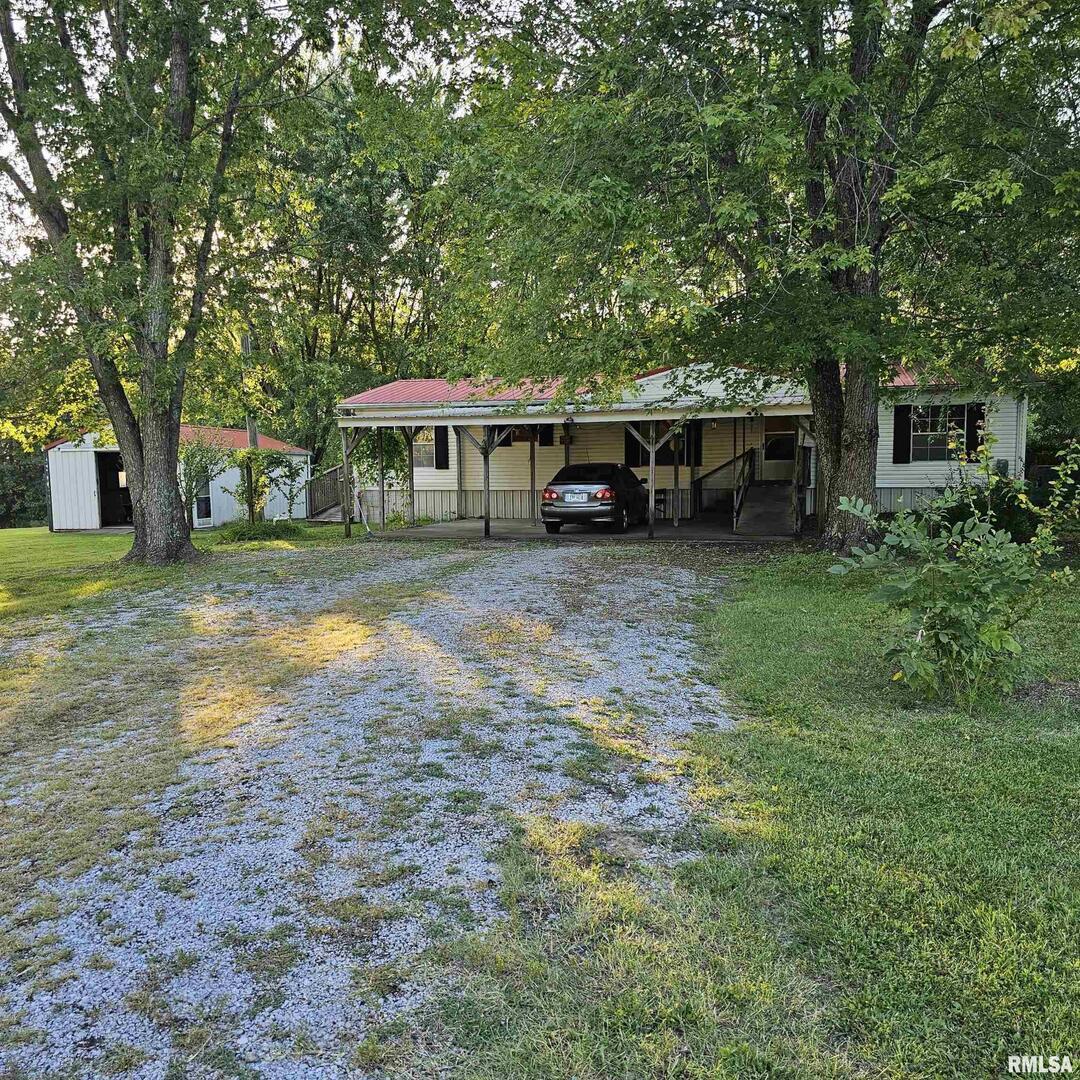 425 S High St., Eddyville, IL 62928