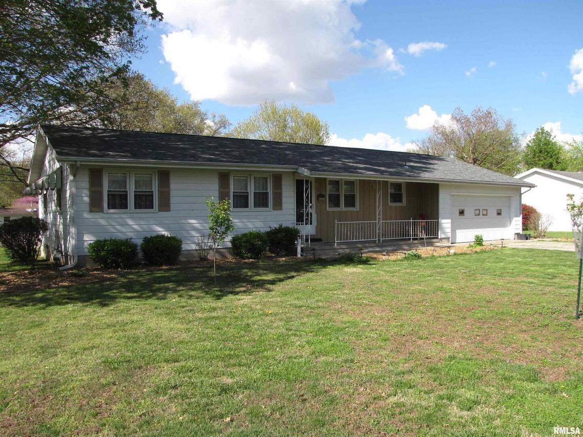 812 W Boone St., Salem, IL 62881