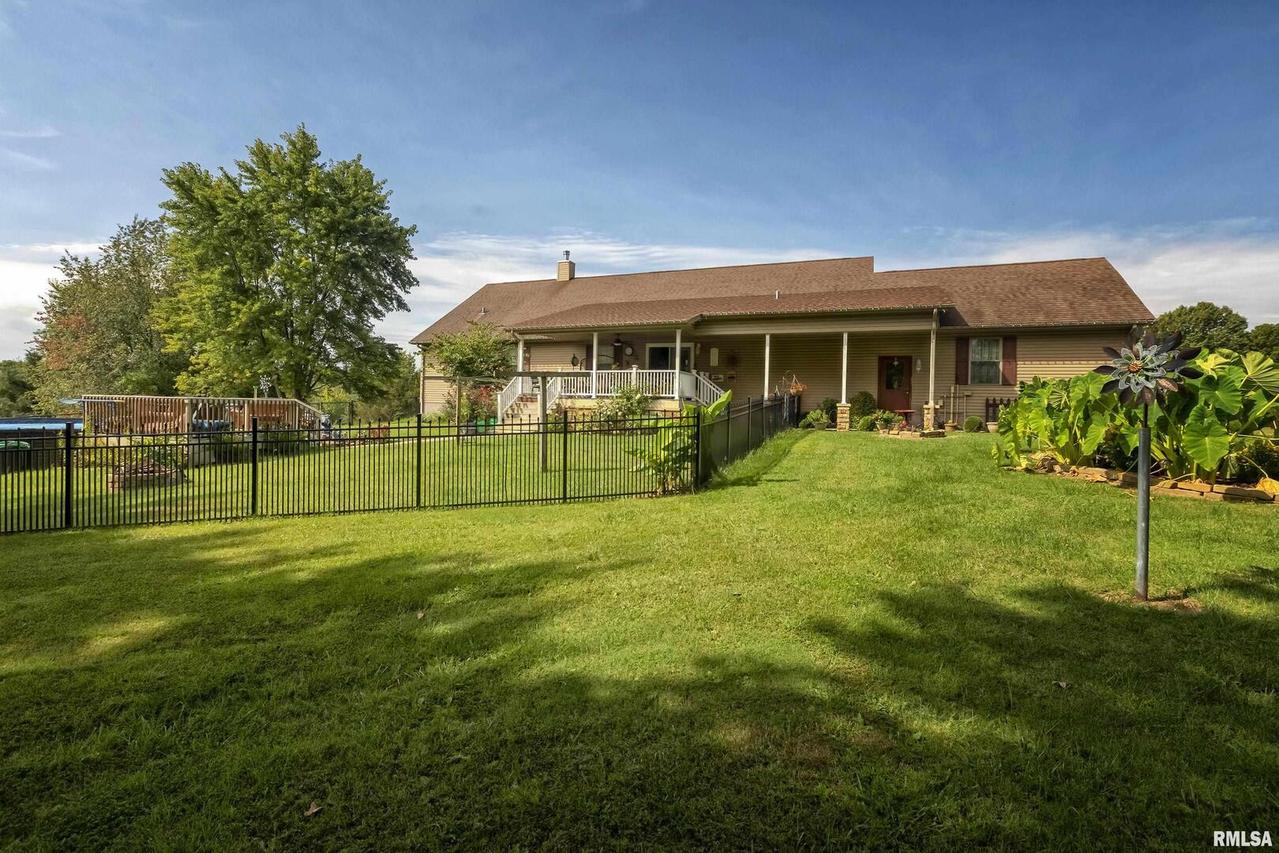 209 Vine St., New Burnside, IL 62967