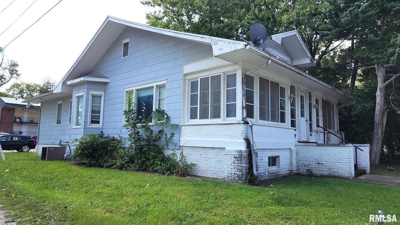617 E Broadway, Centralia, IL 62801