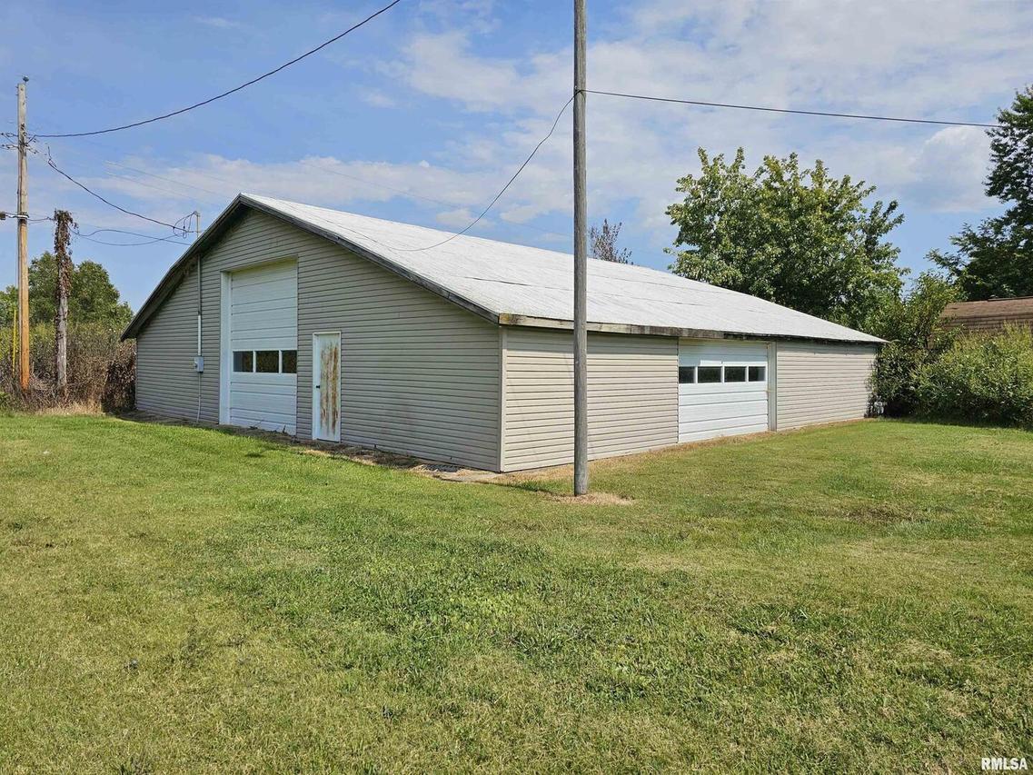 2328 W Main St., Salem, IL 62881