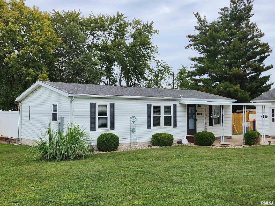 618 North St., Woodlawn, IL 62898