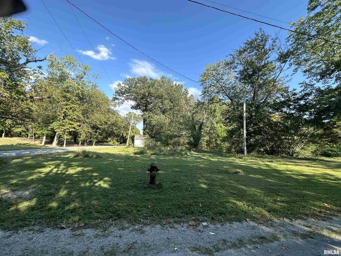 900 S Wilson St., Benton, IL 62812