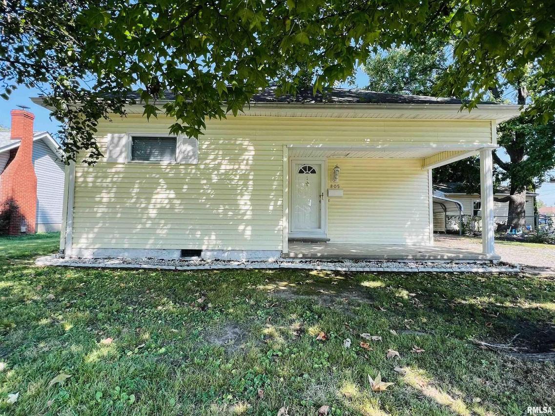 805 E Oak St., West Frankfort, IL 62896