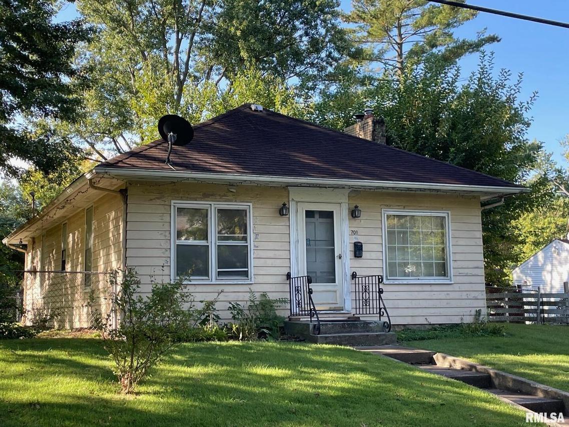 701 W Sycamore St., Carbondale, IL 62901