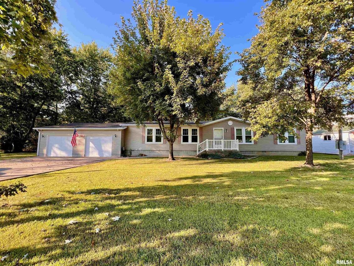 10265 Burbank St., West Frankfort, IL 62896