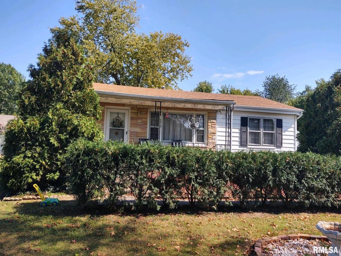 1212 S Ledford St., Harrisburg, IL 62946