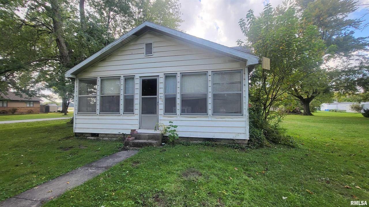 307 S Cherry St., Iuka, IL 62849