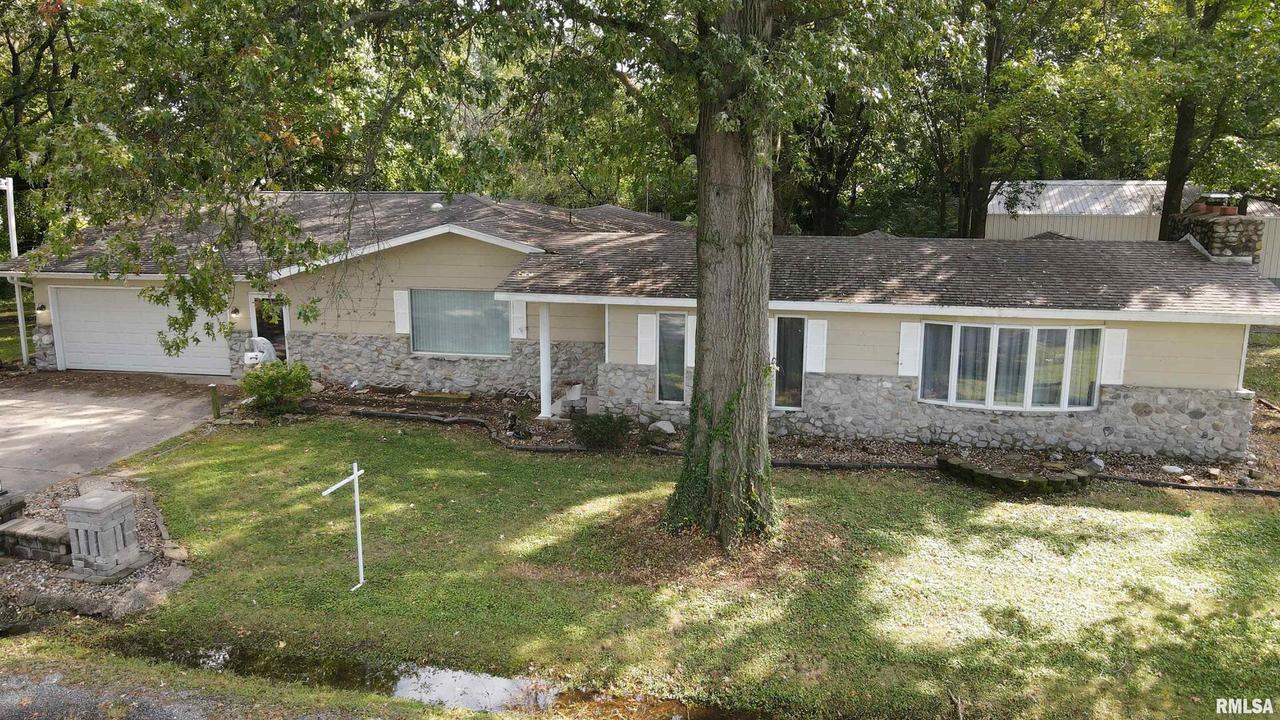 708 E Candy Cane Ln., West Frankfort, IL 62896