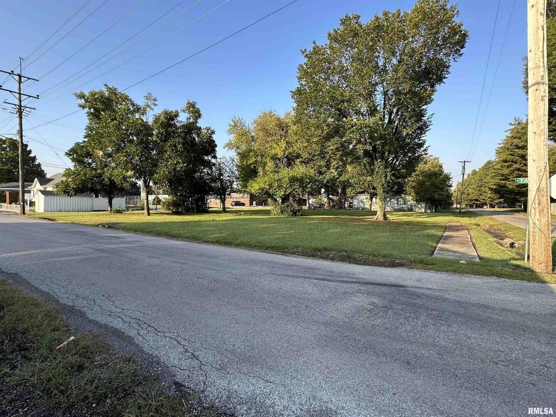 802 W Poplar St., West Frankfort, IL 62896