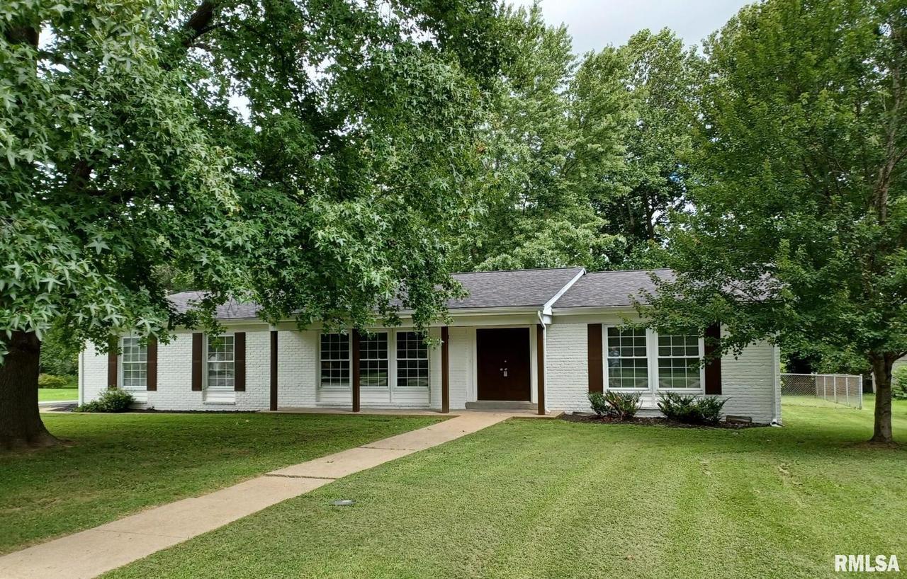 211 Westernaire Dr., Marion, IL 62959