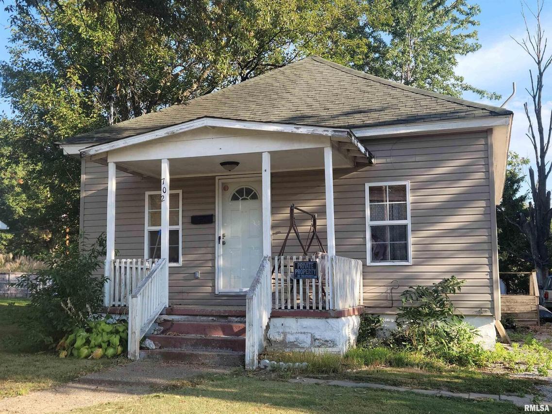 702 E Market St., Mcleansboro, IL 62859
