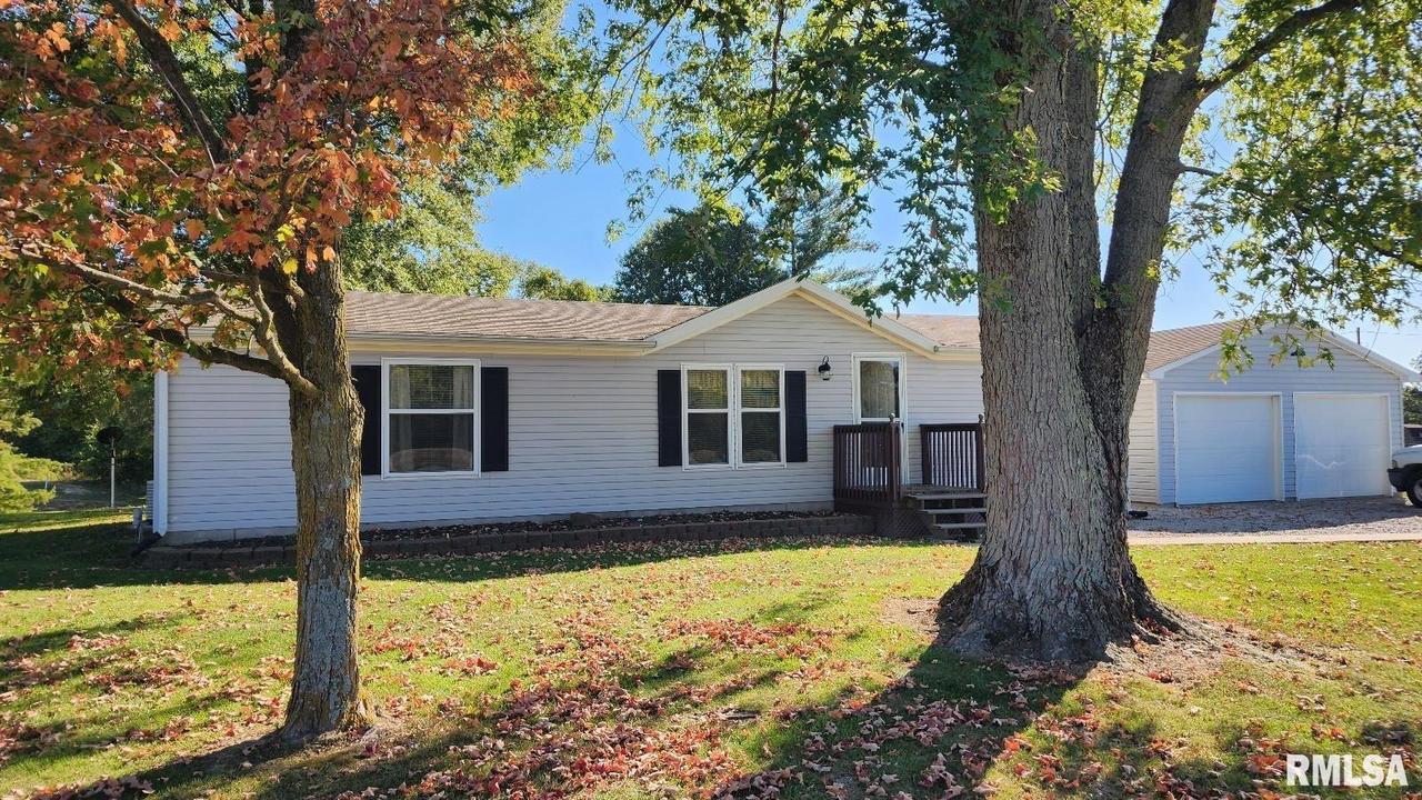 8897 E Meadows Rd., Dix, IL 62830