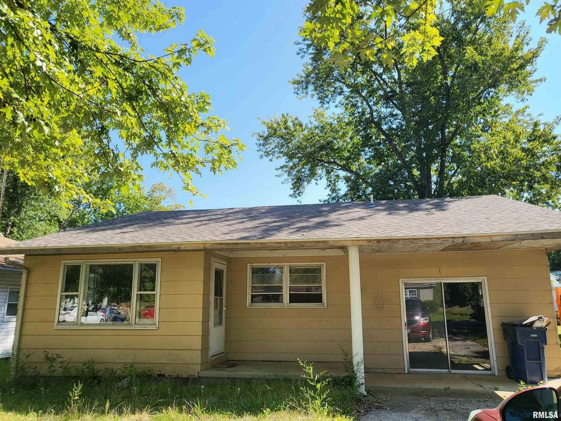 170 S Crosno St., Bonnie, IL 62816