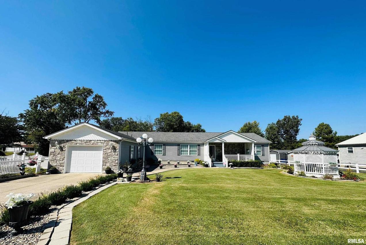 1217 S Holland St., Harrisburg, IL