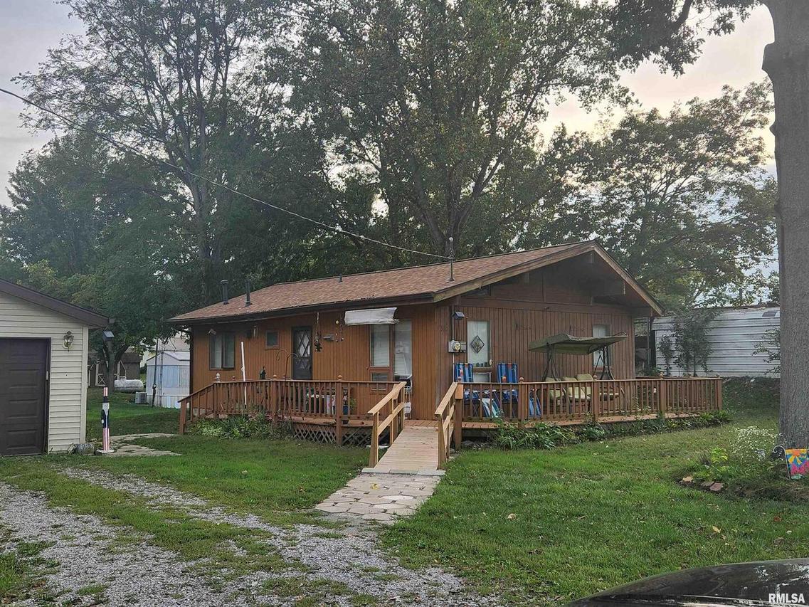 310 E Grand Ave., Pinckneyville, IL 62274