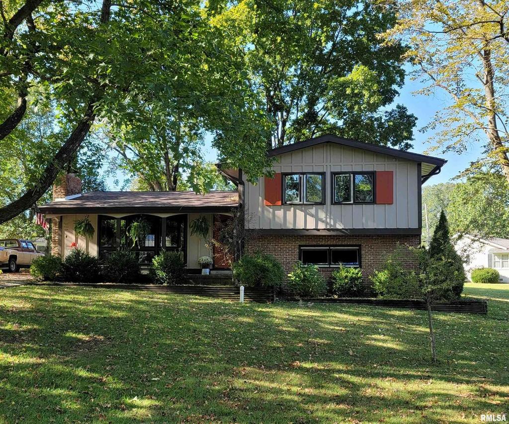 7 Deer Path Dr., Salem, IL 62881