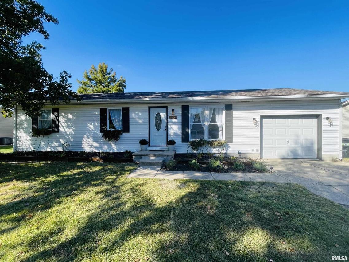 122 Chatham Dr., Salem, IL 62881