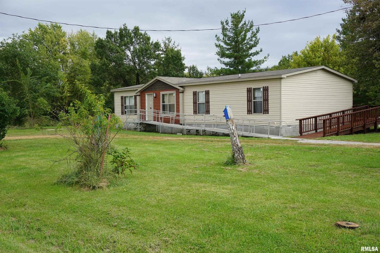 3304 Green Acres Ln., Salem, IL 62881