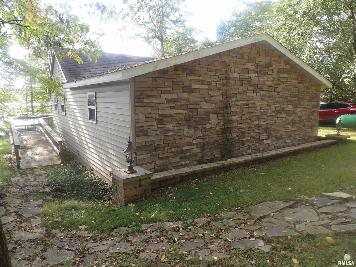 20062 N Shore Ln., West Frankfort, IL 62896