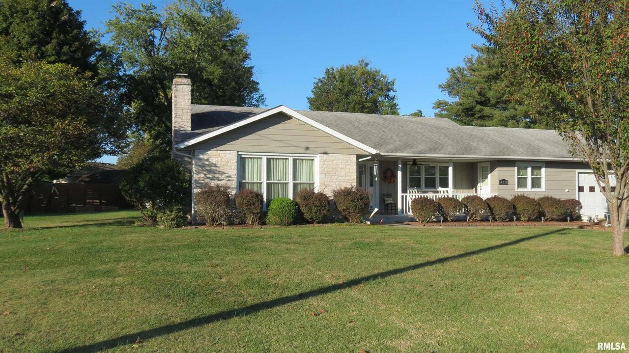 939 S Lake Dr., Duquoin, IL 62832