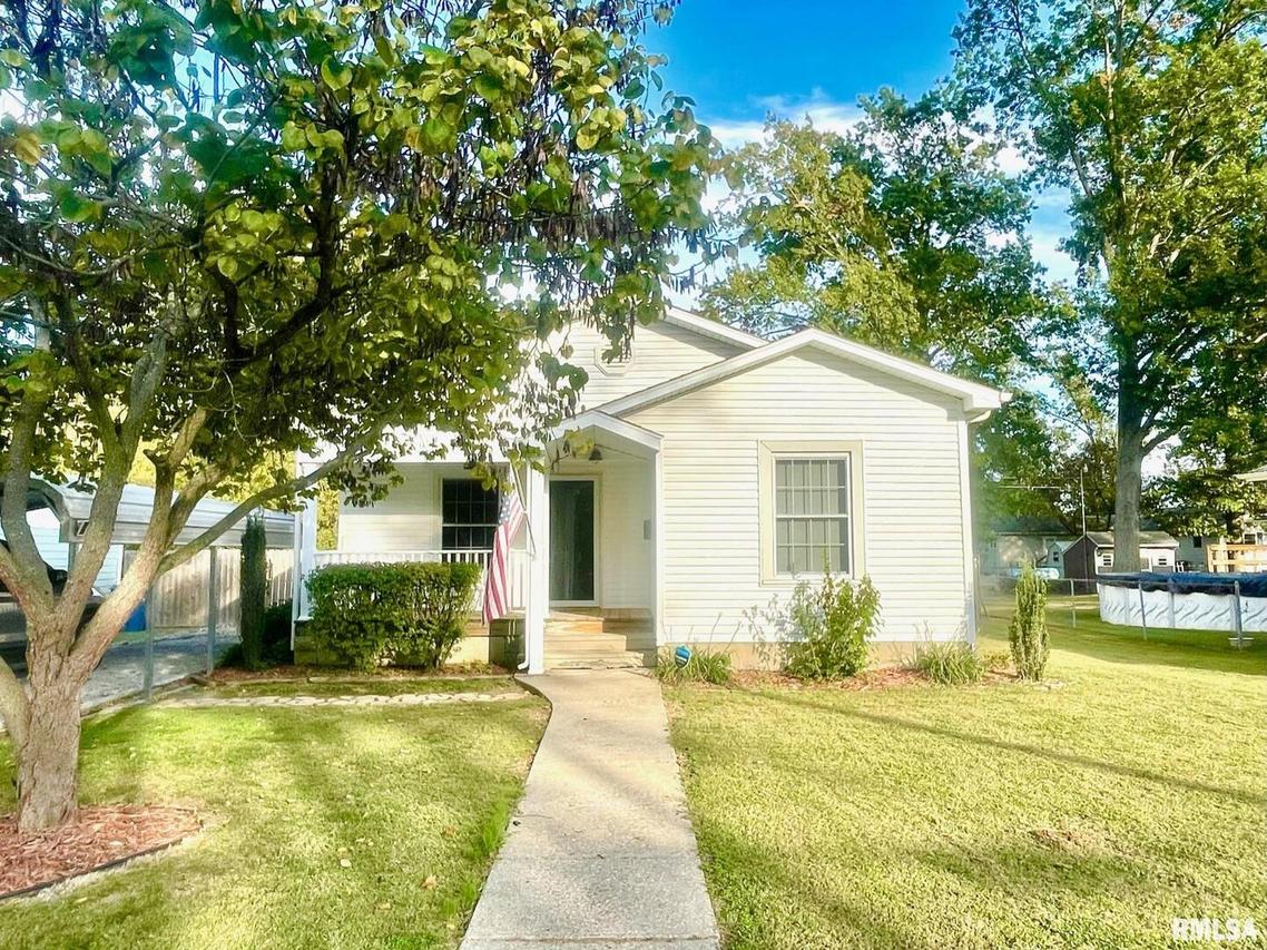 1206 S Commercial St., Benton, IL 62812