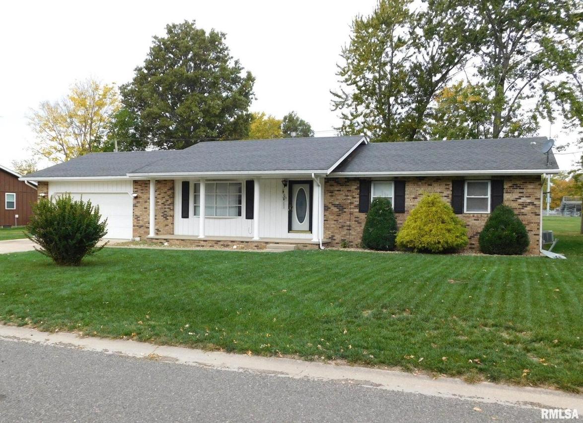 109 Woodland Dr., Salem, IL 62881