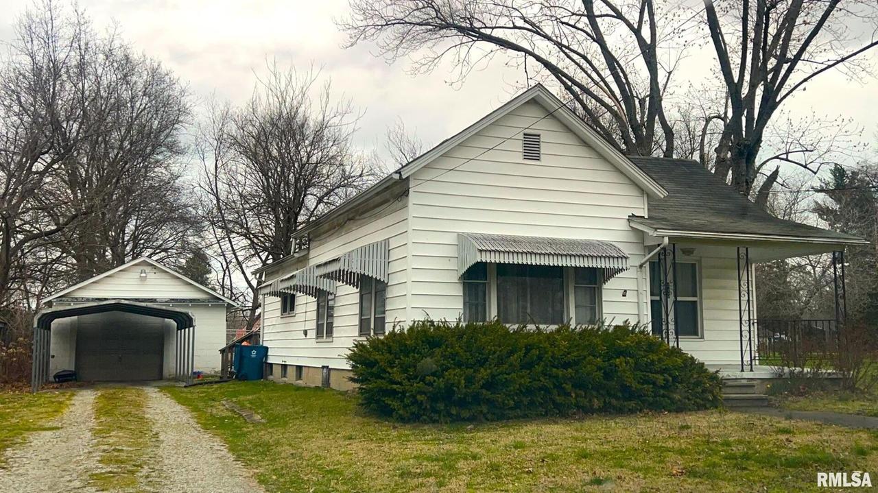 315 W Webster St., Benton, IL 62859