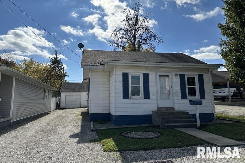 8 E Hawkins St., Pinckneyville, IL 62274